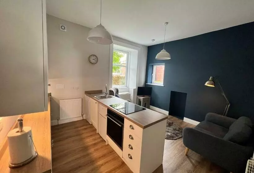 Central Helensburgh 1 Br, Ground Floor Pet Friendly No 79