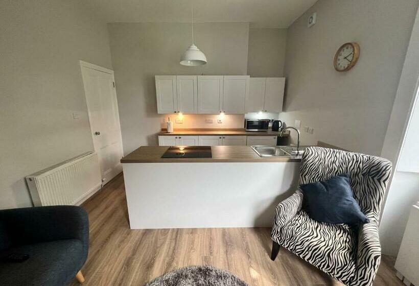 Central Helensburgh 1 Br, Ground Floor Pet Friendly No 79