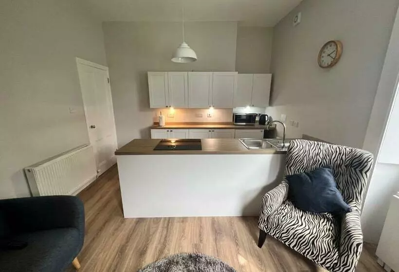 Central Helensburgh 1 Br, Ground Floor Pet Friendly No 79