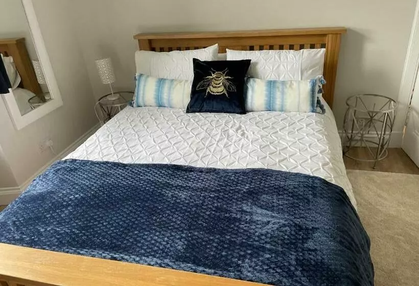 Central Helensburgh 1 Br, Ground Floor Pet Friendly No 79