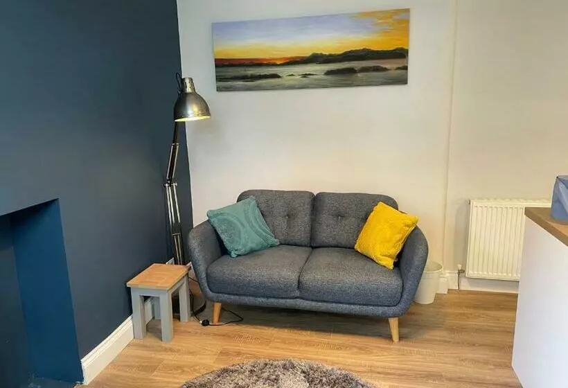 Central Helensburgh 1 Br, Ground Floor Pet Friendly No 79