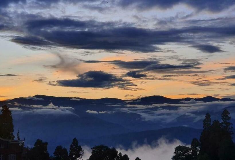 Neo S Bnb   4 Bhk Central Town Duplex