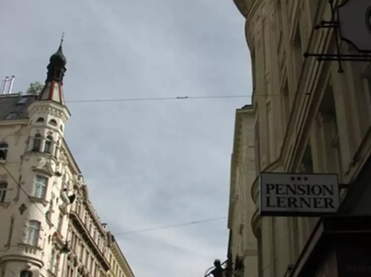 تختخواب و صبحانه Pension Lerner