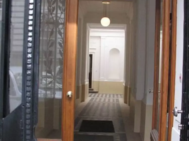 تختخواب و صبحانه Pension Lerner