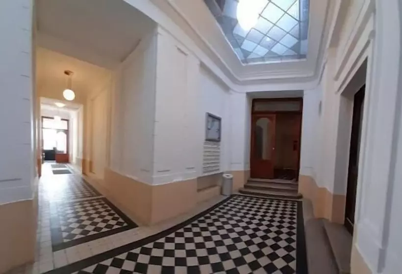 تختخواب و صبحانه Pension Lerner