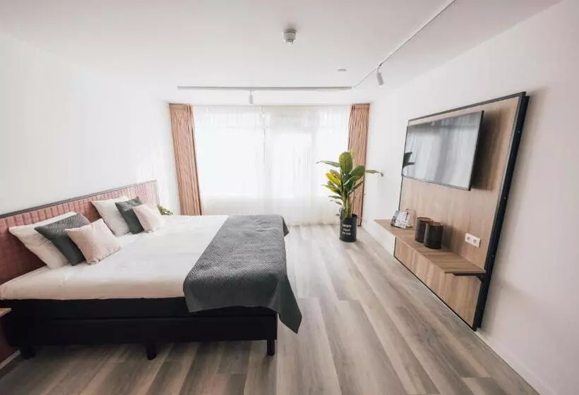 Отель Harteluk Joure