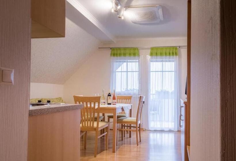 Отель Haus Kranixfeld Fischl