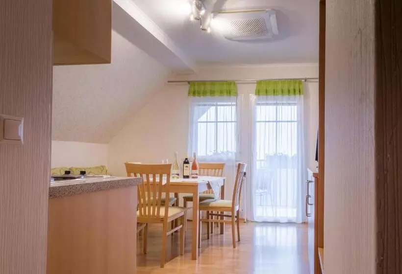 هتل Haus Kranixfeld Fischl