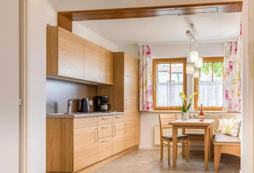 هتل Haus Kranixfeld Fischl