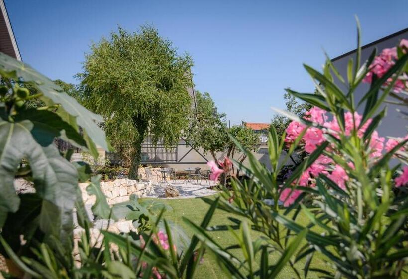 Отель Haus Kranixfeld Fischl