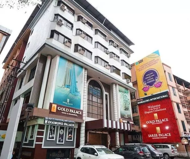 בית מלון כפרי Mangalore International