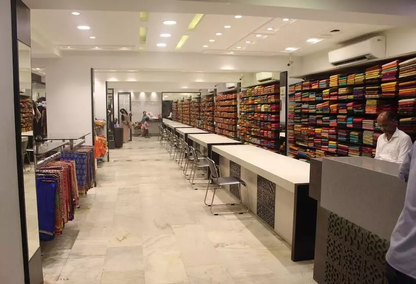 בית מלון כפרי Mangalore International