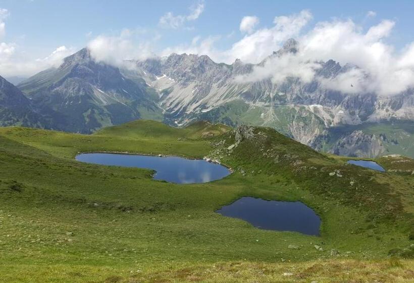 هتل Montjola Nova