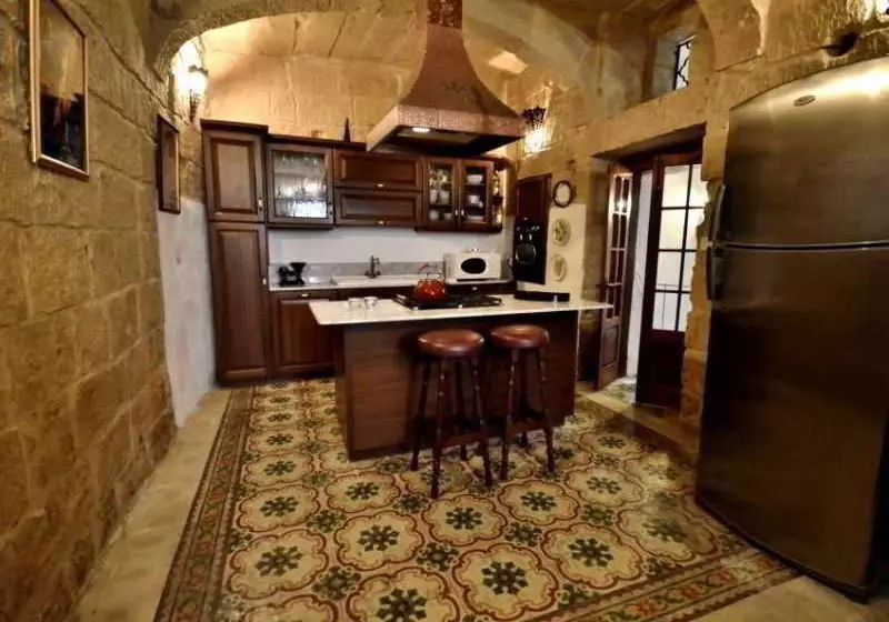 هتل Number 19 Executive Suites