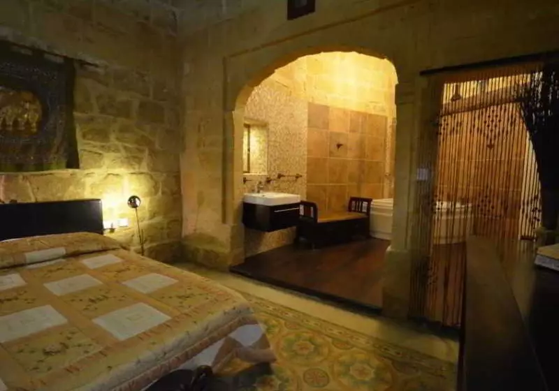 هتل Number 19 Executive Suites