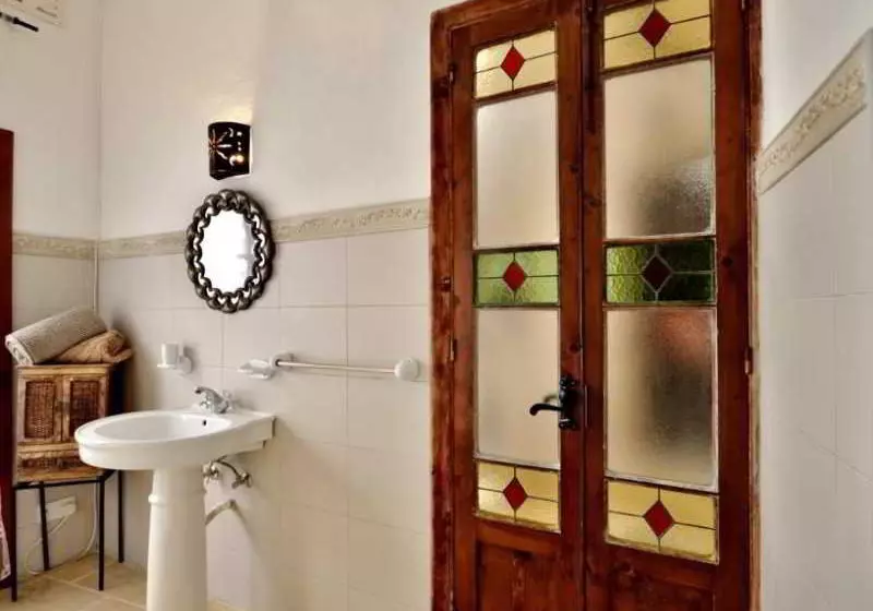 هتل Number 19 Executive Suites