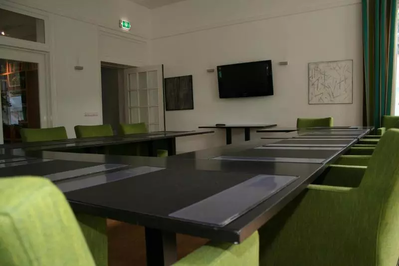 Отель Oranjeoord