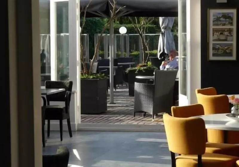 Отель Oranjeoord