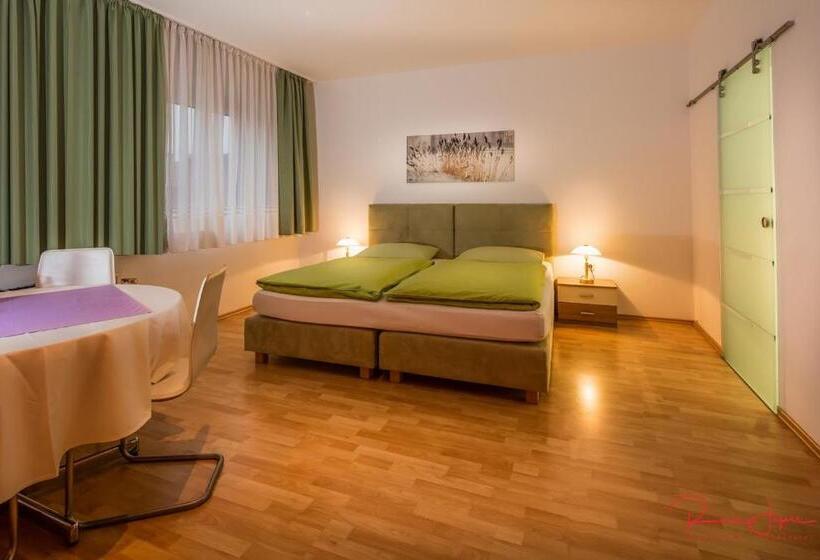 Отель Turmhof Breitenbrunn