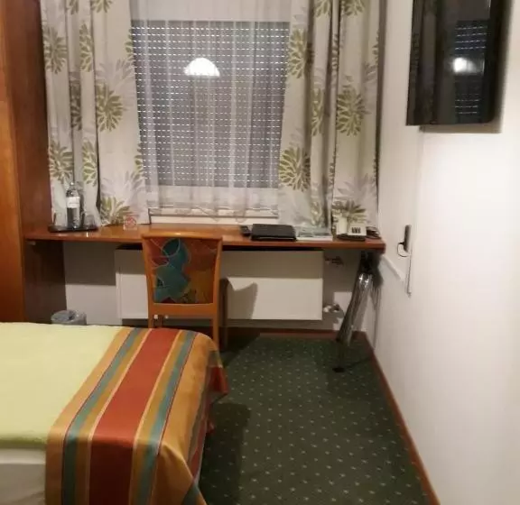 ホテル Turmhof Breitenbrunn