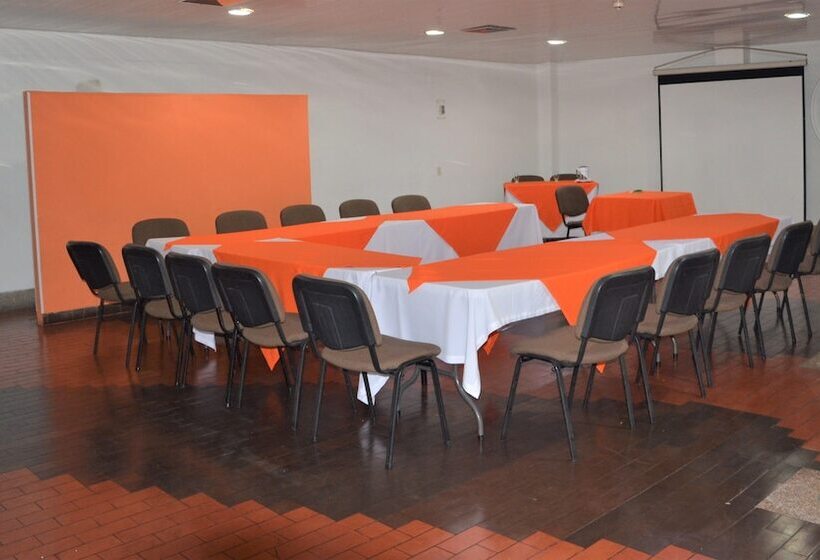 هتل Villavicencio Plaza