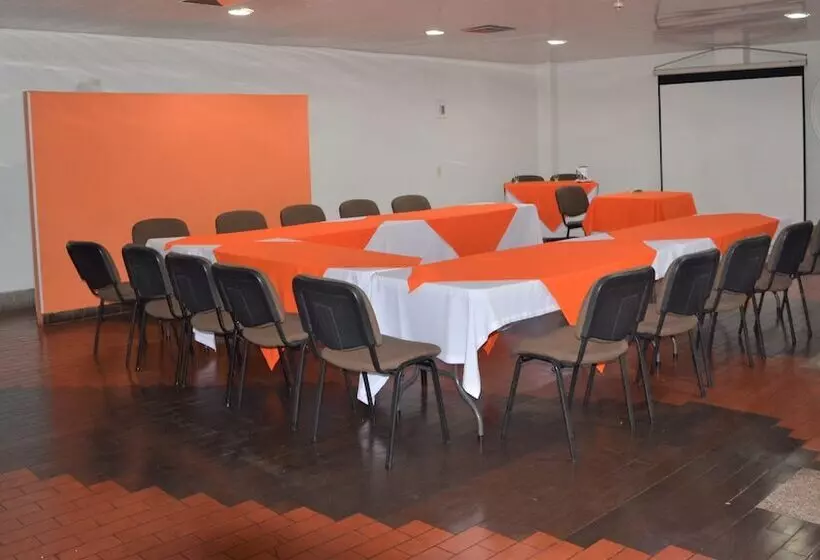 هتل Villavicencio Plaza