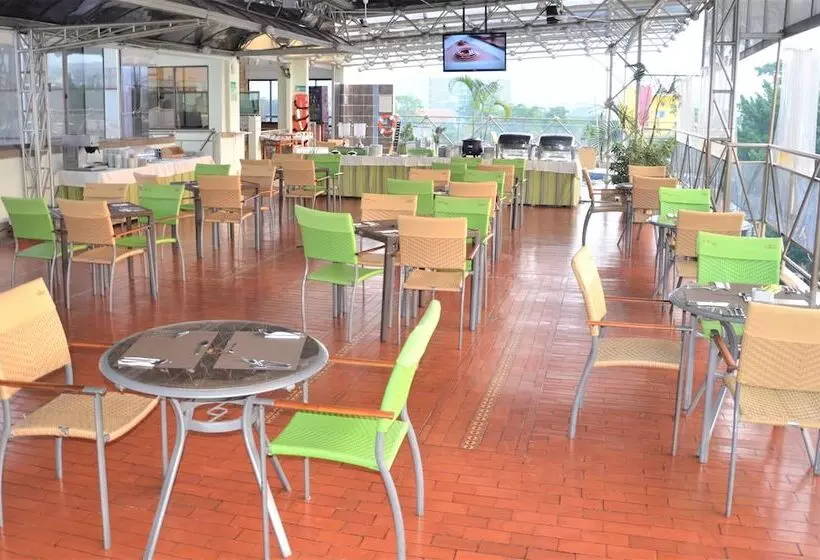 هتل Villavicencio Plaza