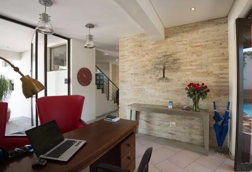 پانسیون Montebello Guesthouse