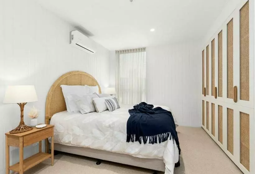 Luxe @ The Terrace  Brand New, 250m  Beach + Town!