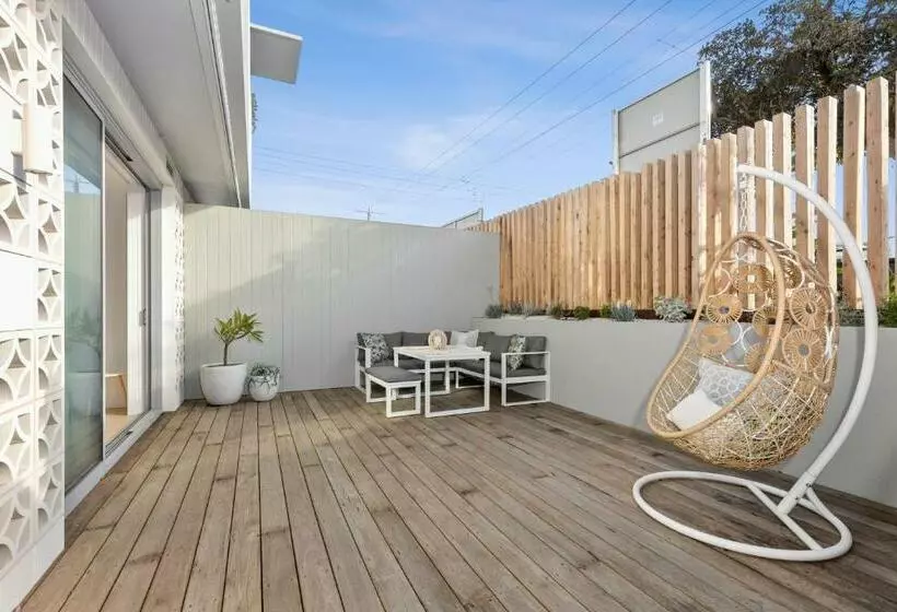 Luxe @ The Terrace  Brand New, 250m  Beach + Town!