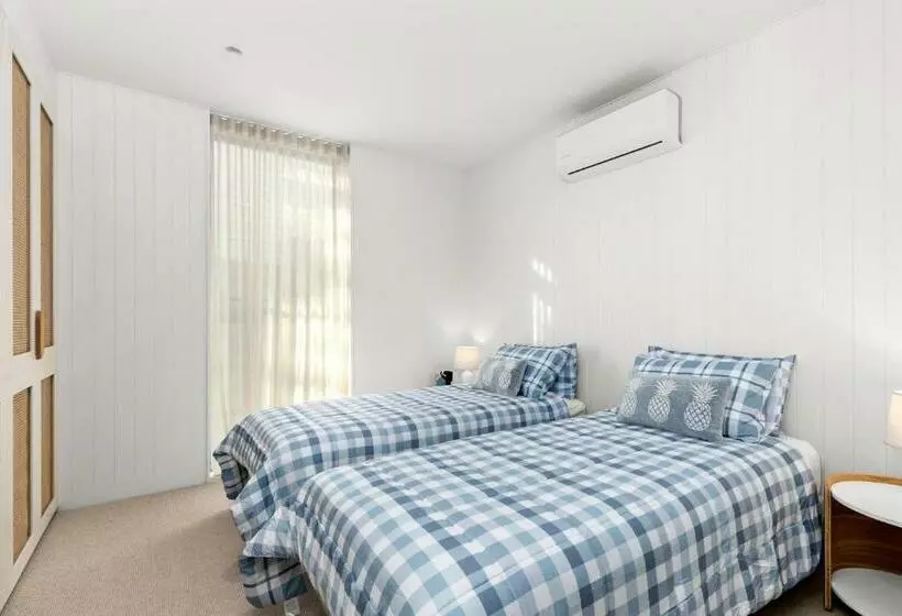 Luxe @ The Terrace  Brand New, 250m  Beach + Town!