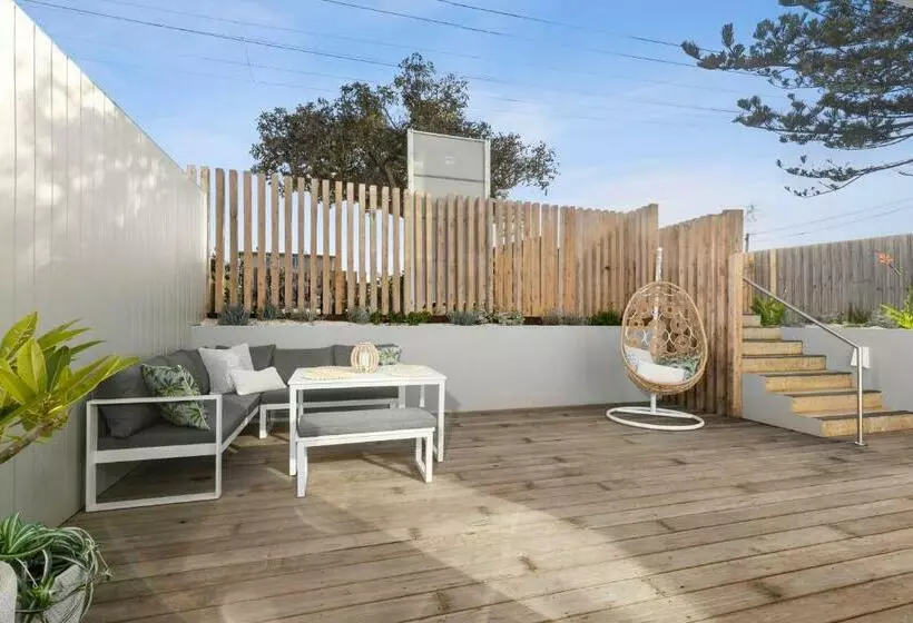 Luxe @ The Terrace  Brand New, 250m  Beach + Town!