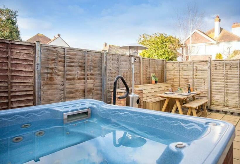 Stunning 4br House For 10 Near Beach W Hot Tub