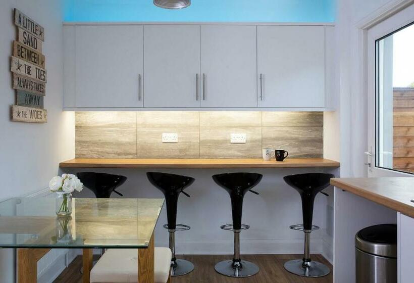 Stunning 4br House For 10 Near Beach W Hot Tub