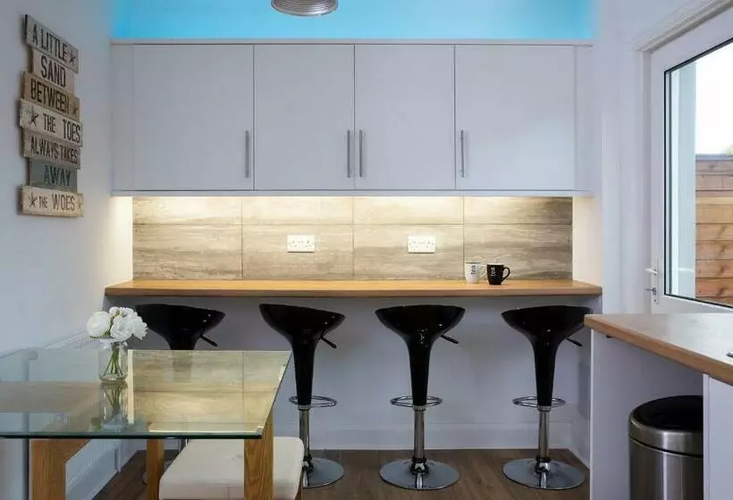 Stunning 4br House For 10 Near Beach W Hot Tub