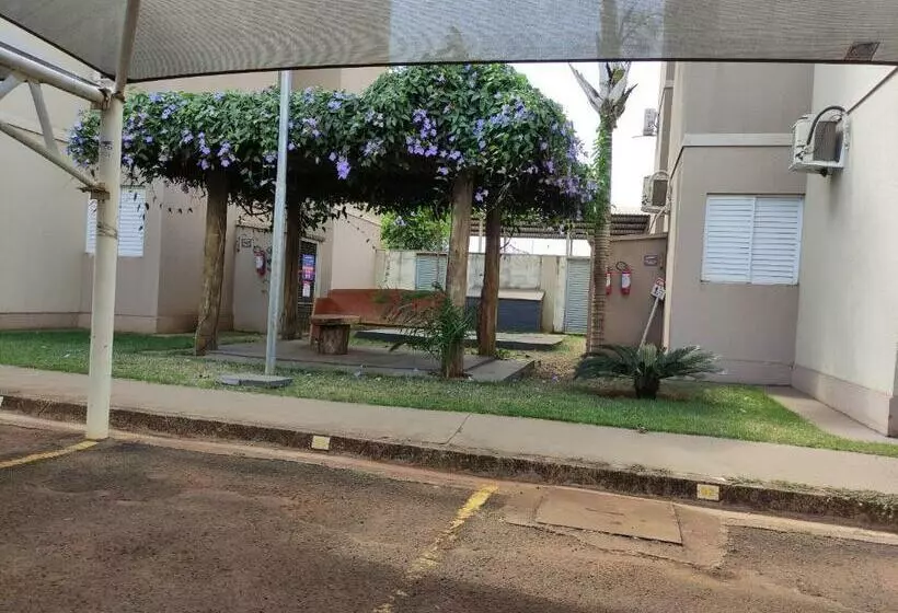 Apto Em Condomínio Fechado