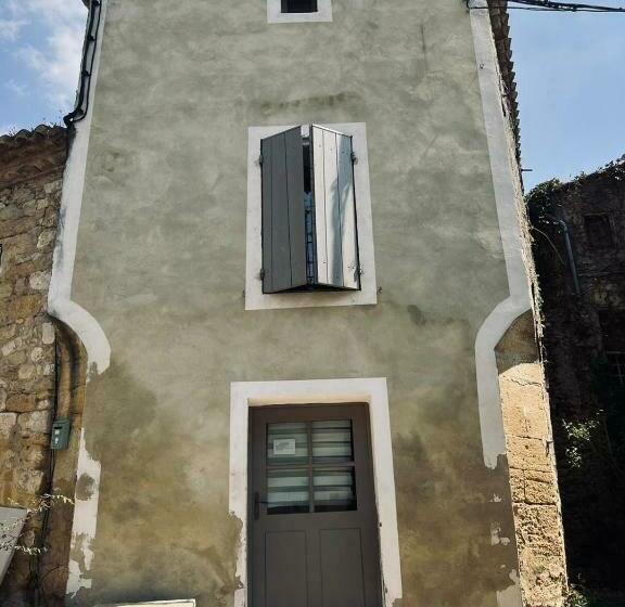 Collias, Jolie Maison De Village Typique + Parking