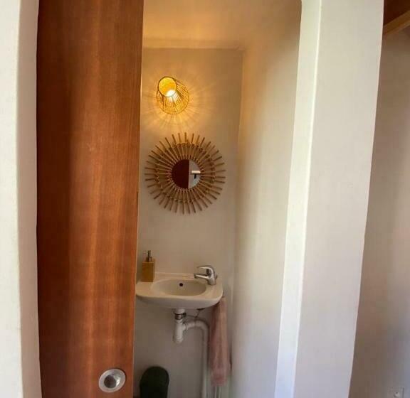 Collias, Jolie Maison De Village Typique + Parking