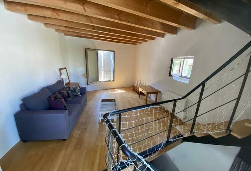 Collias, Jolie Maison De Village Typique + Parking