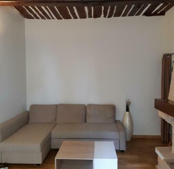 Maison De Village Avec Extérieur