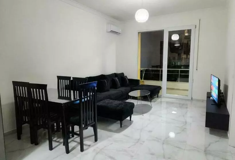 Black N White Apartment