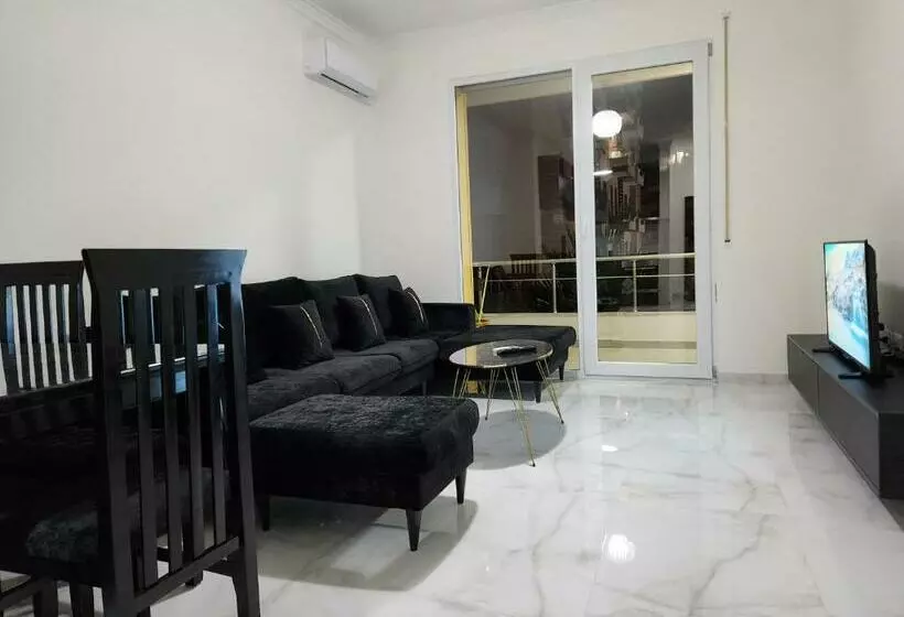 Black N White Apartment