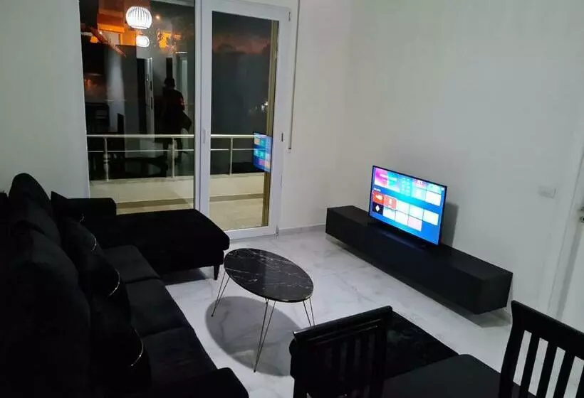 Black N White Apartment