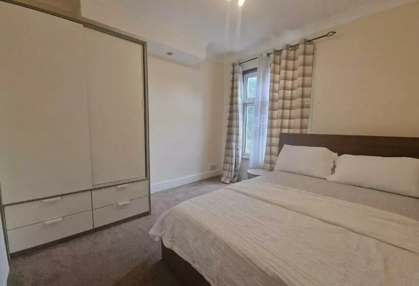 Henley Road Upstairs Flat