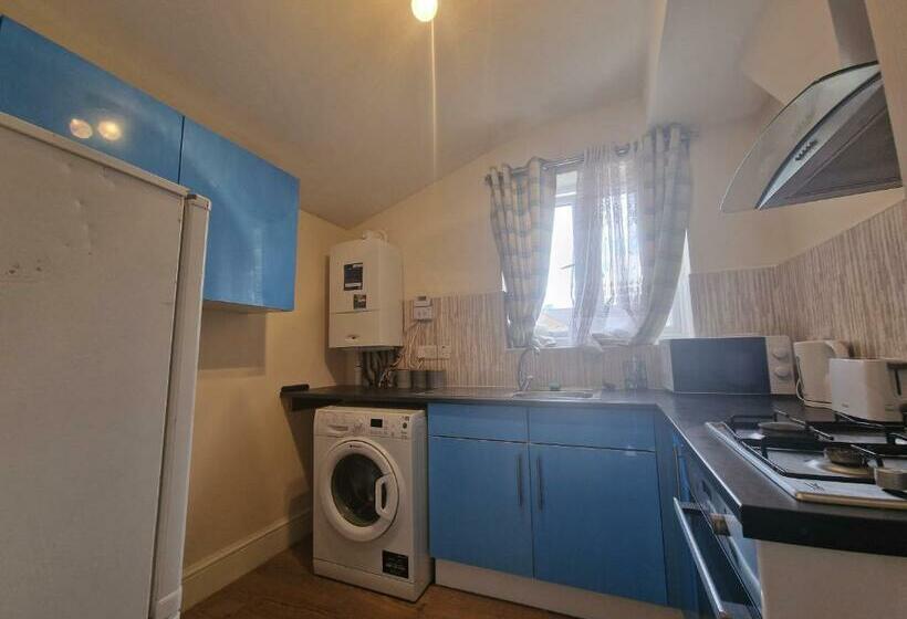 Henley Road Upstairs Flat