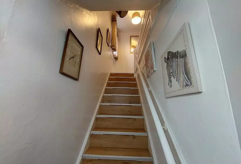 Lovely 2 Bed House In The Heart Of Woodhouse Leeds