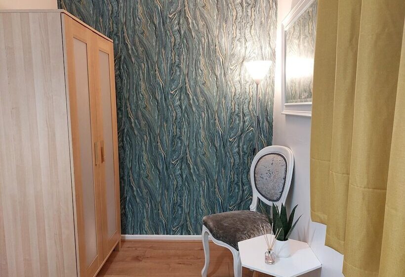 Lovely 2 Bed House In The Heart Of Woodhouse Leeds