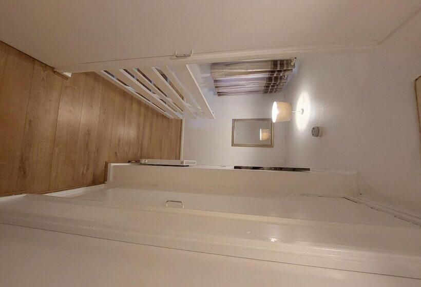 Lovely 2 Bed House In The Heart Of Woodhouse Leeds