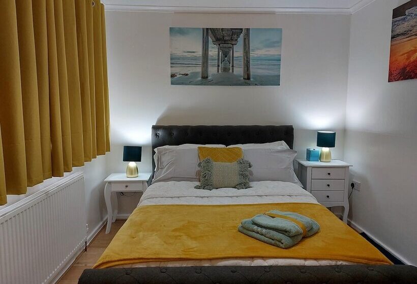 Lovely 2 Bed House In The Heart Of Woodhouse Leeds