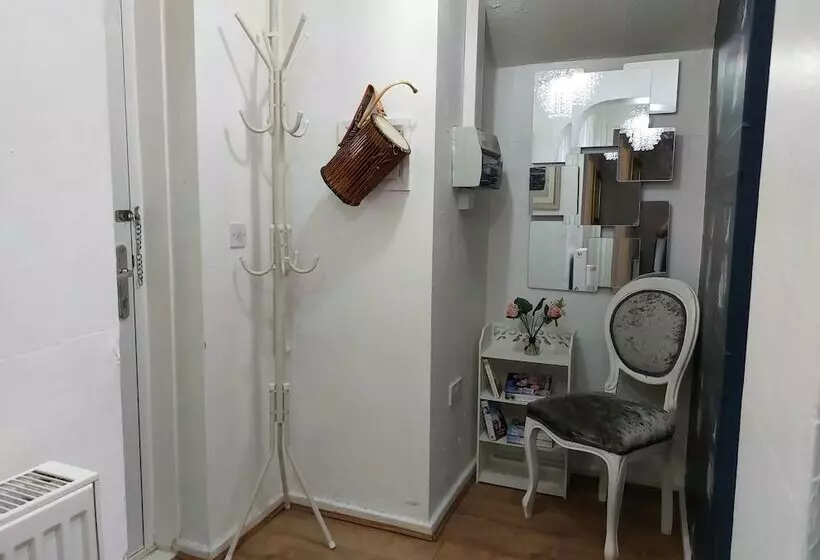 Lovely 2 Bed House In The Heart Of Woodhouse Leeds